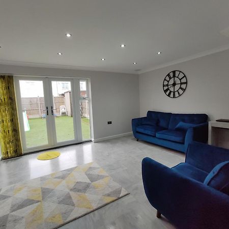 Elegant 3-Bedroom Home, Sleeps Up To 5 Guest. South Ockendon Extérieur photo